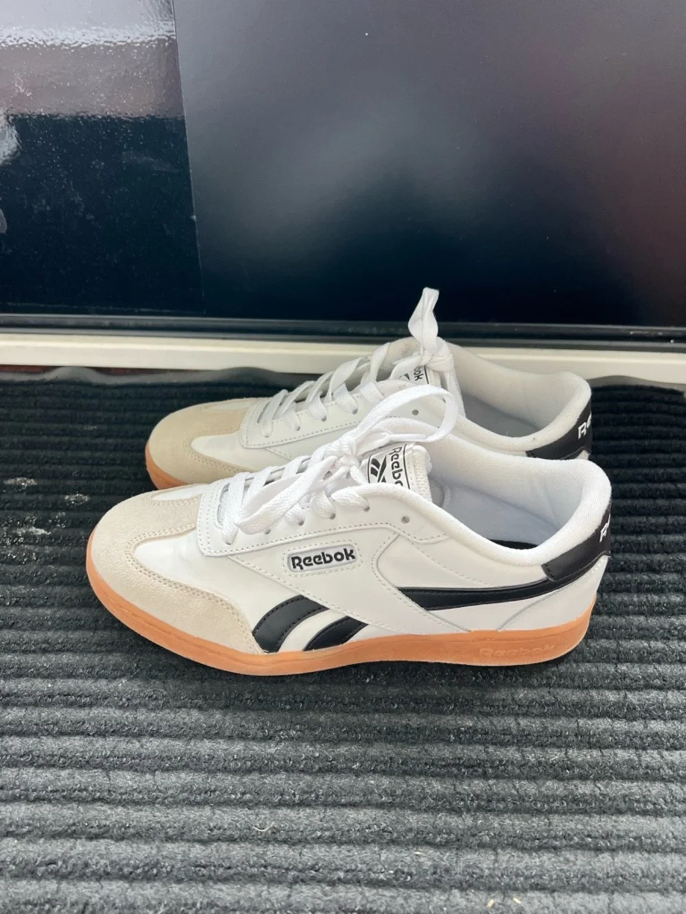 Reebok Classic White & Black Women’s Low-Top Sneakers with Gum Sole - Picture 1 of 6